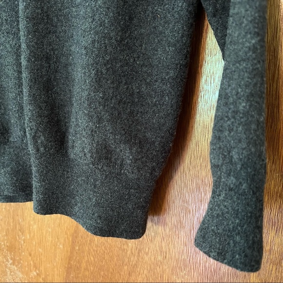 J Crew Merino Wool Grey Womens Sweater, tagged Size Large fits like Medium - Picture 2 of 8